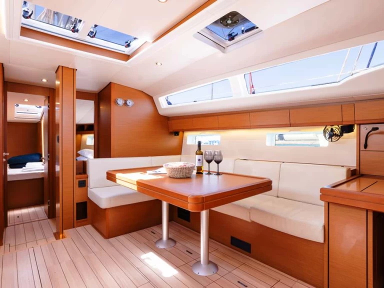 Alquiler de Jeanneau Jeanneau 54 en Néa Péramos