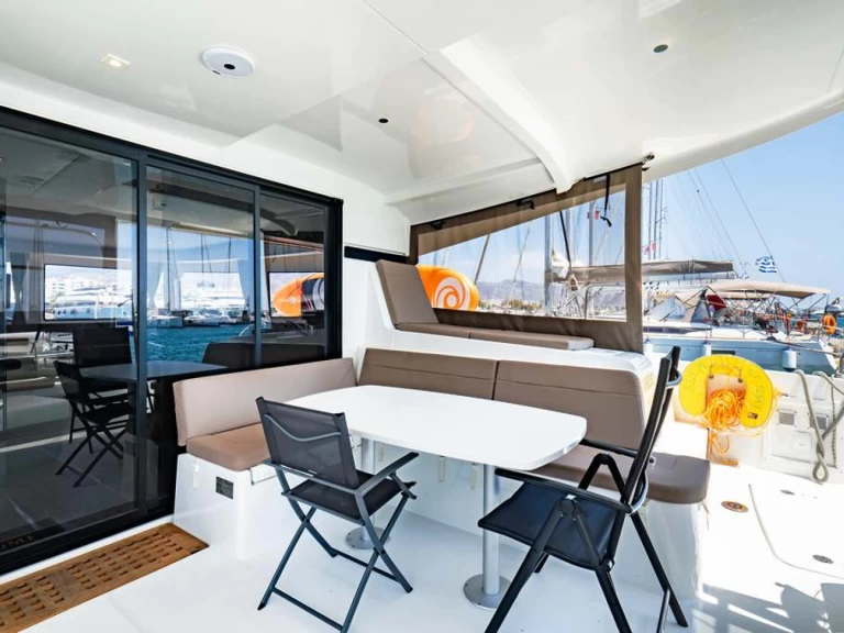 Alquiler de barcos Néa Péramos barato de Lagoon 42