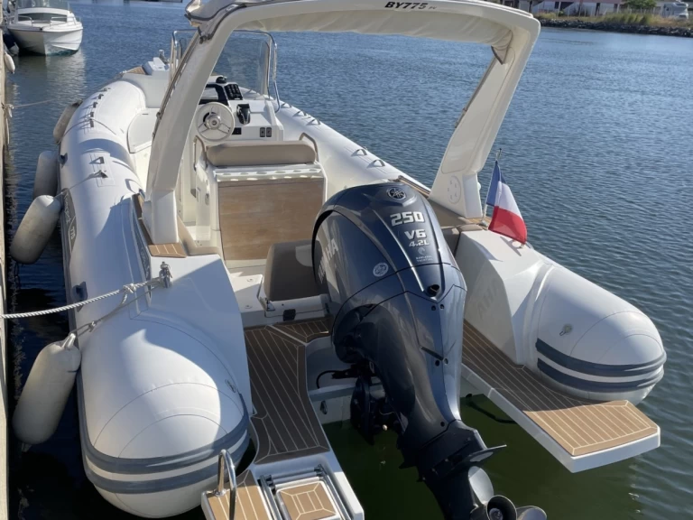 Alquiler de embarcaciones Capelli Tempest 775 enPort de Saint-Cyprien Méditerranée en Samboat