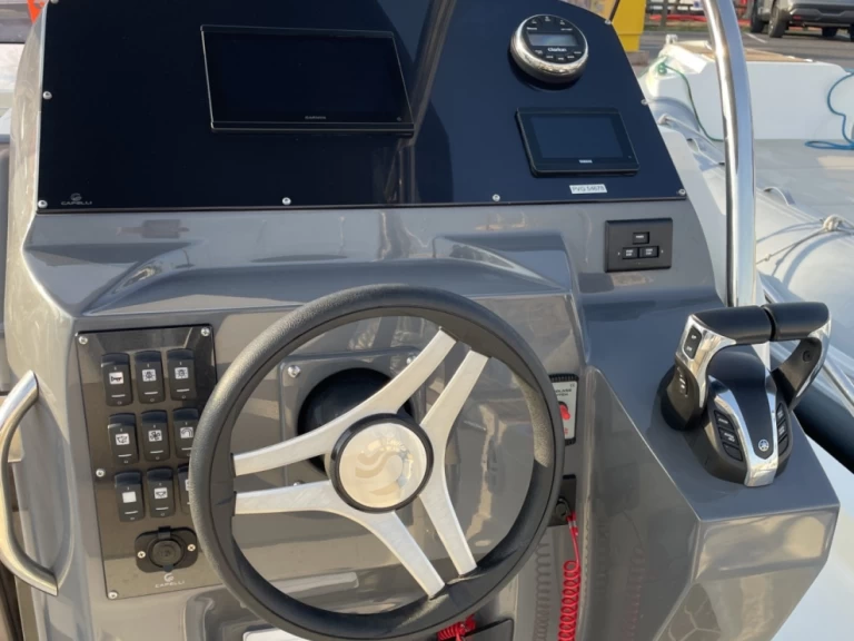 Alquiler Neumática Capelli con o sin  título de navegación