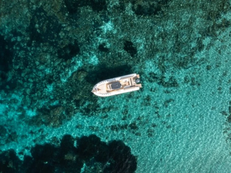 Alquiler de embarcaciones  Capelli 900 Open 300 HP enPoltu Quatu en Samboat