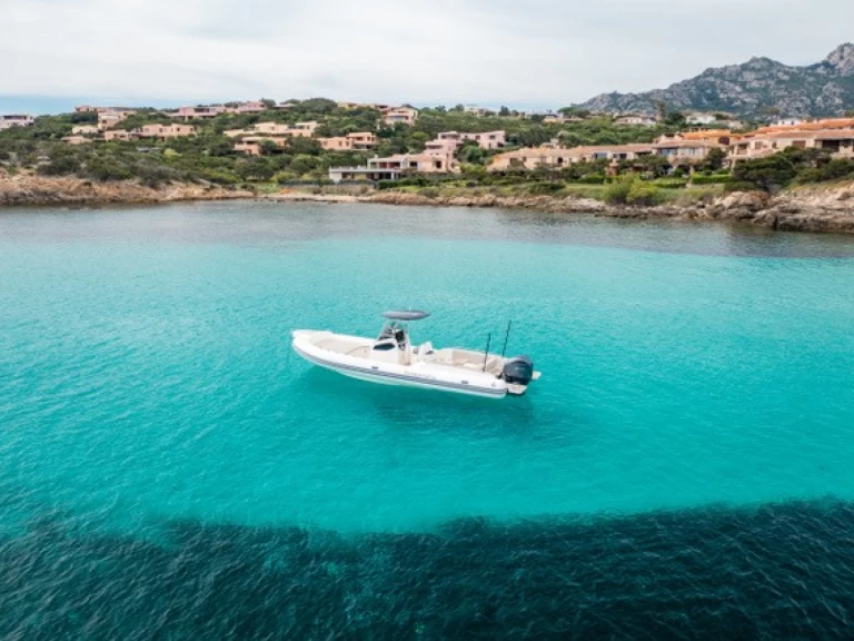  Capelli 900 Open 300 HP de alquiler a Poltu Quatu