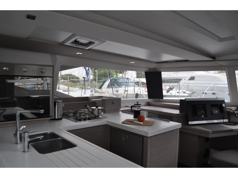 Alquiler de Catamarán, con o sin patrón Fountaine Pajot Álimos