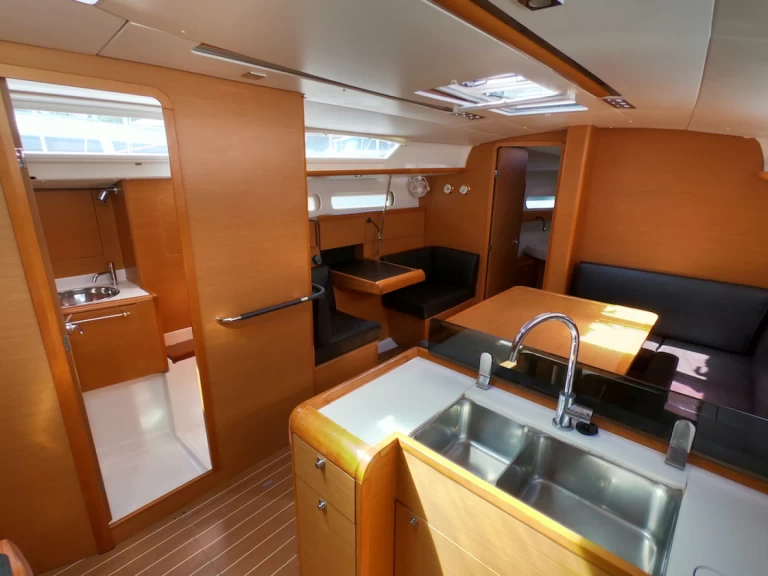 Alquiler de Jeanneau Sun Odyssey 409 en Olbia