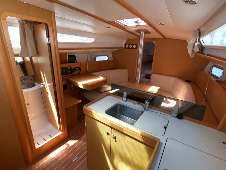 Alquiler de embarcaciones Jeanneau Sun Odyssey 36i Performance enOlbia en Samboat