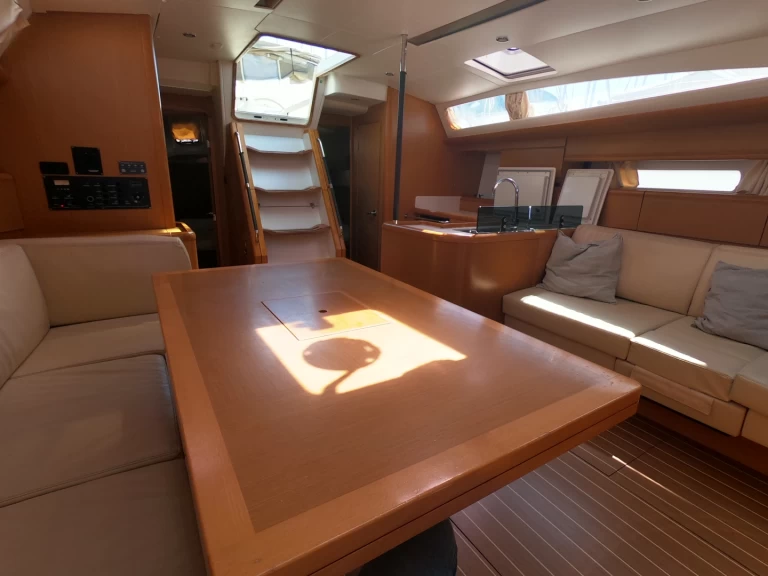 Alquiler de Velero, con o sin patrón Jeanneau Olbia