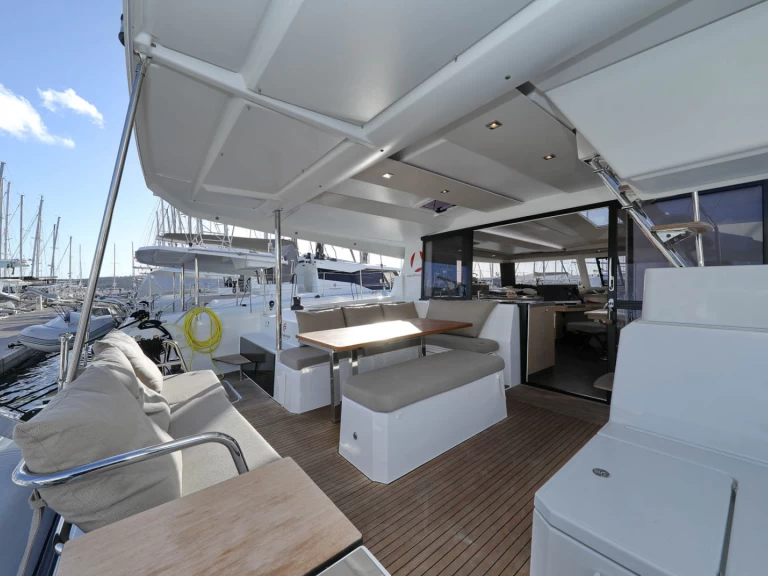 Fountaine Pajot Astrea 42 de alquiler a Pomer
