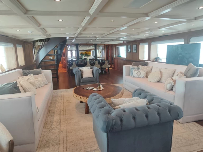 Alquiler Yate de lujo  con o sin  título de navegación