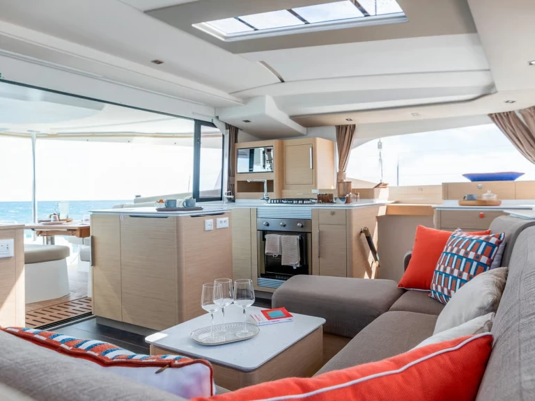Alquiler de embarcaciones Fountaine Pajot FP 44 enGouviá en Samboat