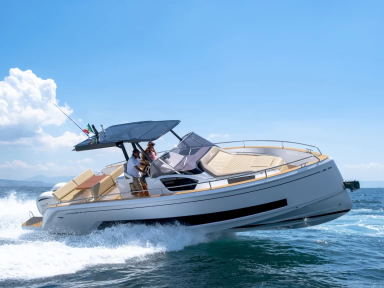 Alquiler de Salpa Avantgarde 35 en Juan-les-Pins