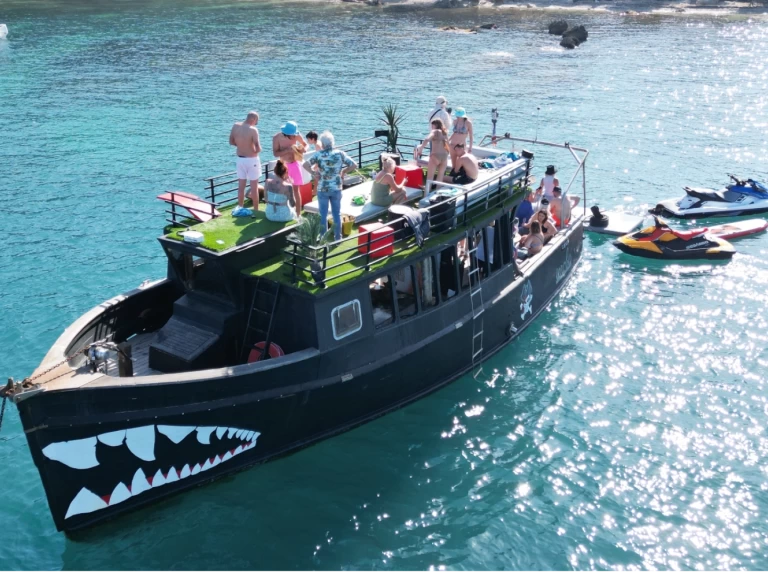 Alquiler Lancha Custom Made con o sin  título de navegación