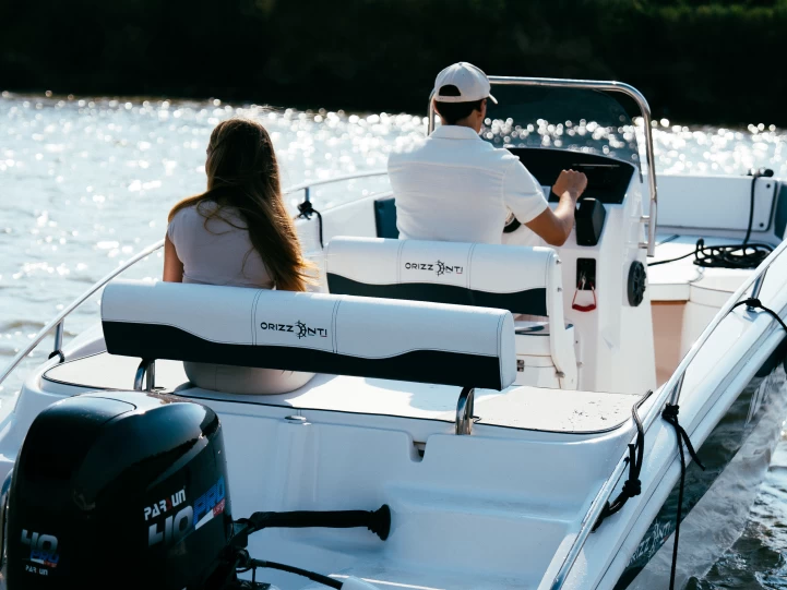 Alquiler Lancha Orizzonti con o sin  título de navegación