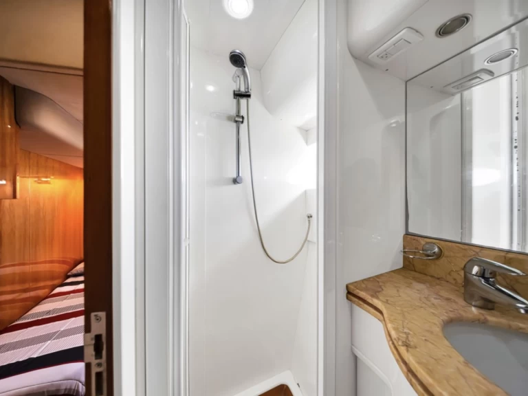 Alquiler de Yate de lujo, con o sin patrón Uniesse Miami Beach