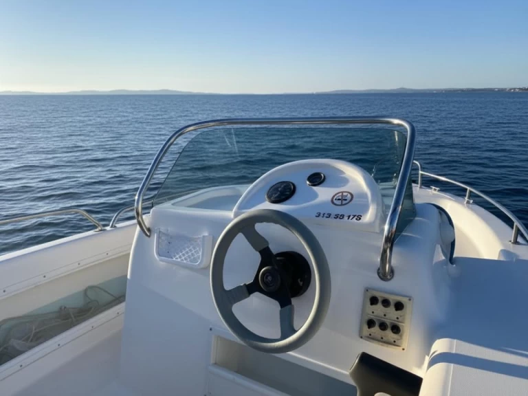 Alquiler de Quicksilver Alboran 550 open en Port de Cannes Marina