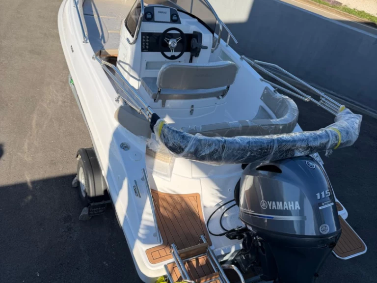 Lancha para alquilar Sveti Filip i Jakov al mejor precio