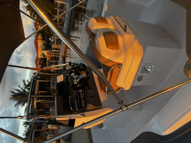 Alquiler de barcos Marigot barato de Salpa Soleil 26