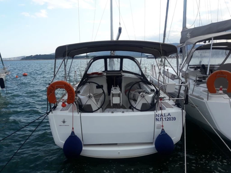 Alquiler de Jeanneau Sun Odyssey 349 en Neo Klima