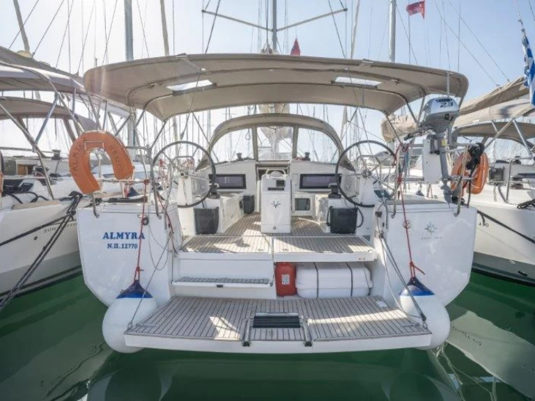 Alquiler de Jeanneau Sun Odyssey 440 en Piso Livadi