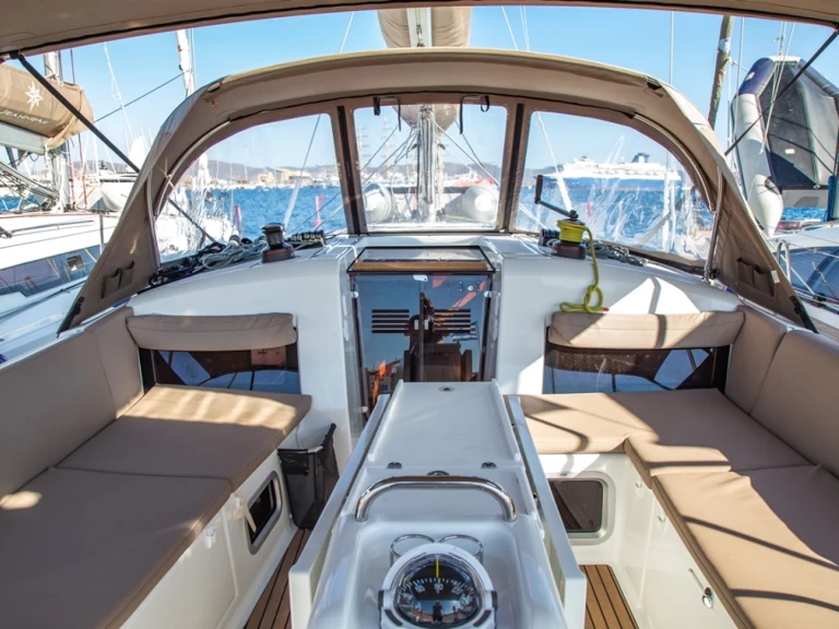 Alquiler Velero Jeanneau con o sin  título de navegación