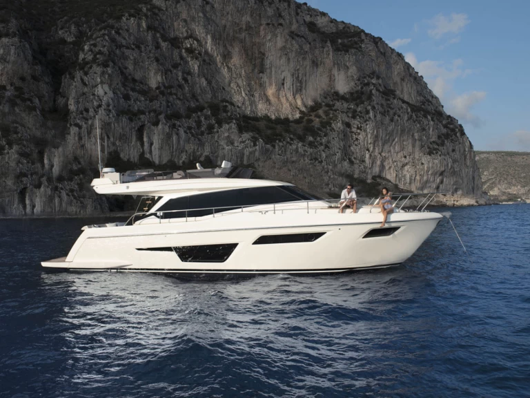 Alquiler de embarcaciones Ferretti Ferretti Yachts 500 - 3 + 1 cab enSukošan en Samboat