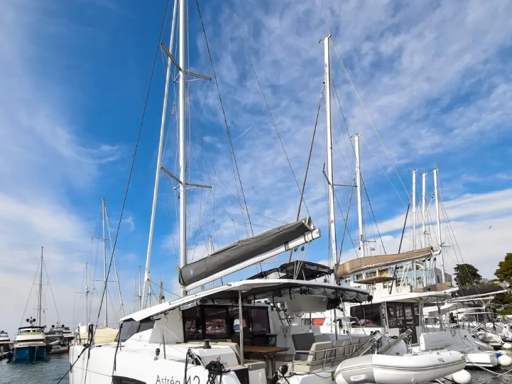 Alquiler de embarcaciones Fountaine Pajot Astrea 42 enÐuraševići en Samboat