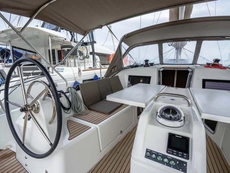 Alquiler de Velero, con o sin patrón Jeanneau Lávrio