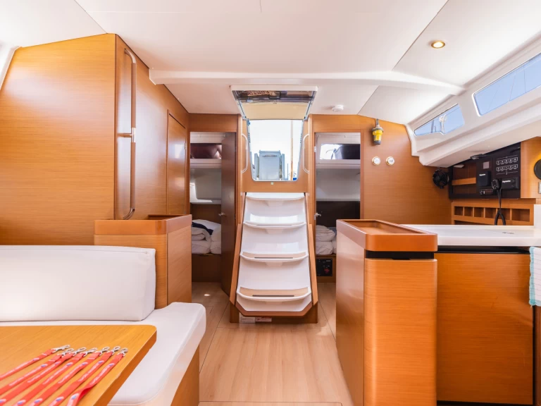 Alquiler de embarcaciones Jeanneau Sun Odyssey 440 enNidrí en Samboat