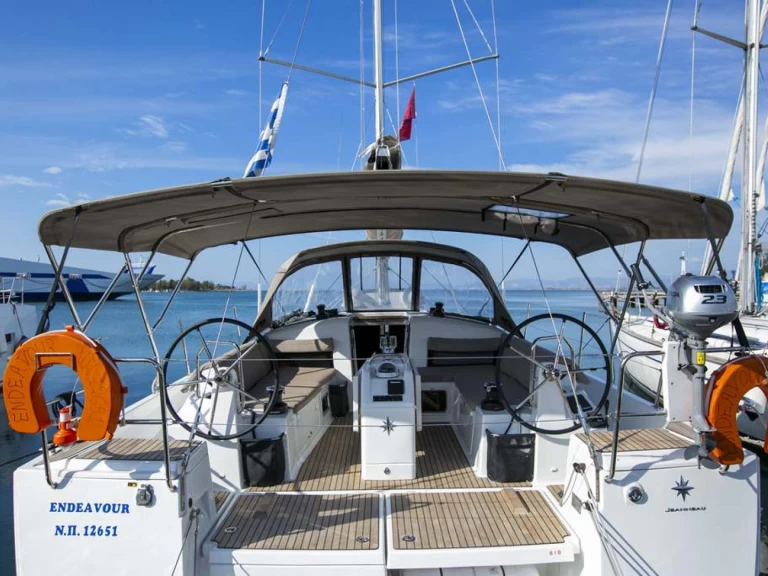 Alquiler de Jeanneau Sun Odyssey 440 en Neo Klima