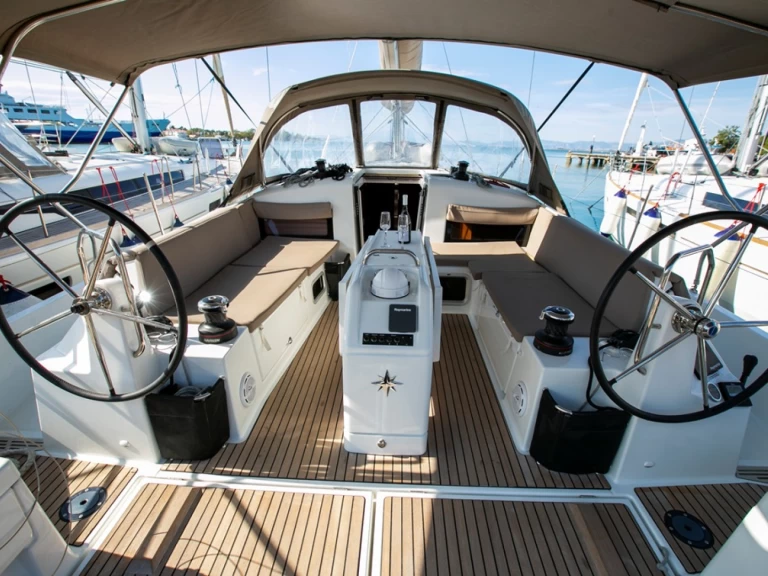 Alquiler de barcos Cos barato de Sun Odyssey 440