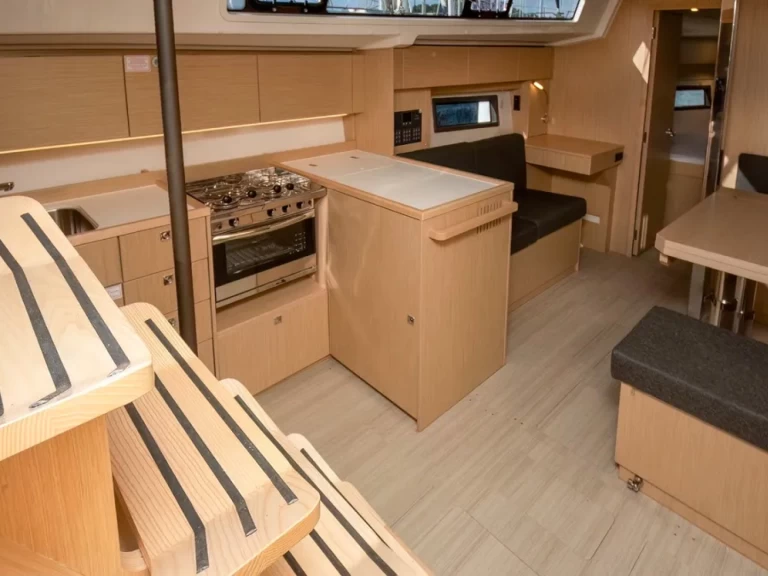 Alquiler de embarcaciones Bavaria Bavaria C38 enCogolin en Samboat