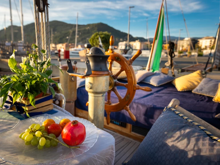 Alquiler de embarcaciones SIMEONI GOLETTA 15 MT enChiavari en Samboat