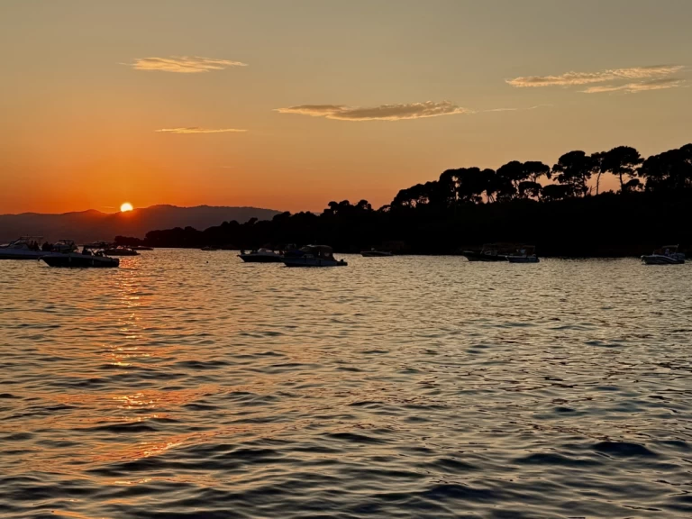 Alquiler Antibes - Jeanneau CAP CAMARAT en SamBoat