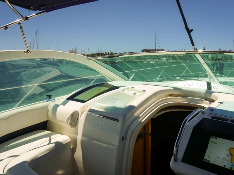 Alquiler de embarcaciones Fairline Targa 52 enCascais en Samboat