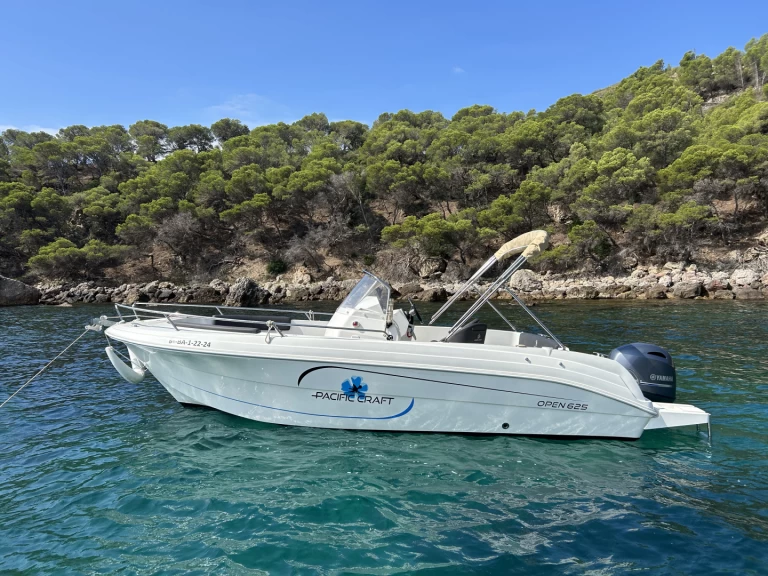 Alquiler de Pacific Craft Pacific Craft 625 Open en Roses