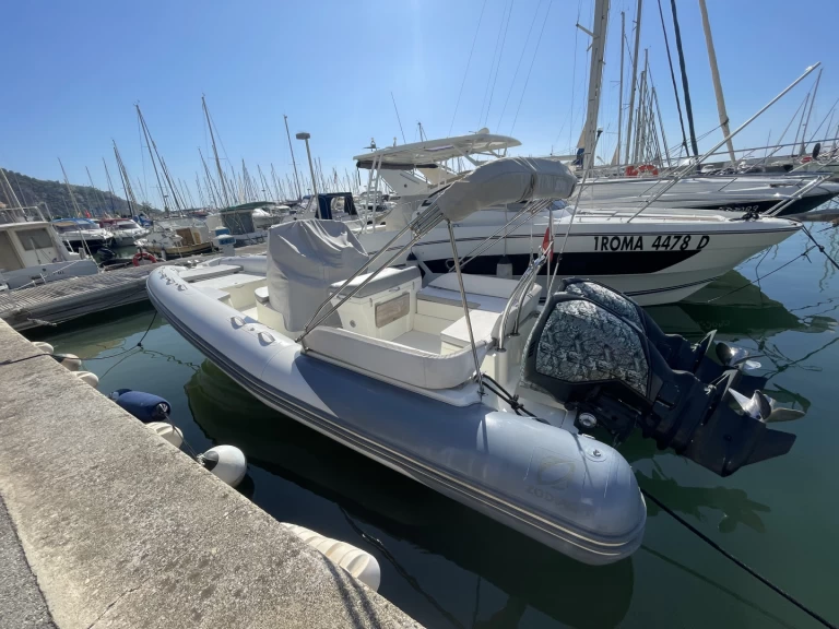 Alquiler Neumática en Menton - Zodiac NZ-O 760