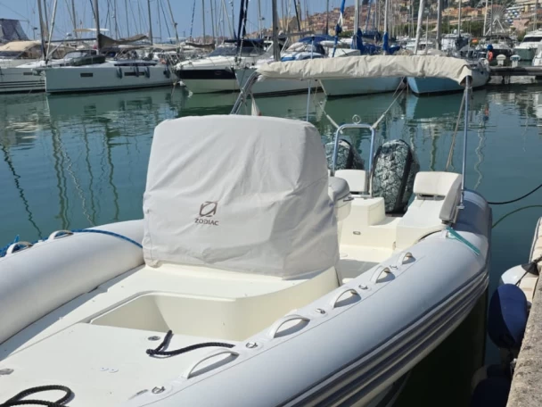 Alquiler de embarcaciones Zodiac NZ-O 760 enMenton en Samboat