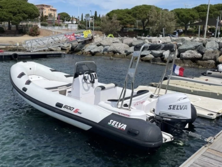 Alquiler de Selva Selva 600 en Gapeau