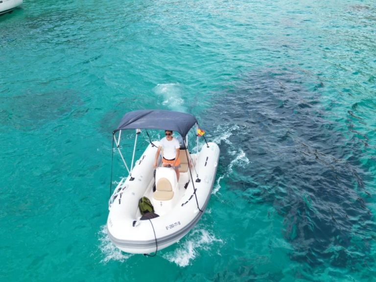 Alquiler de embarcaciones Protender Xs 470 enCala Figuera en Samboat