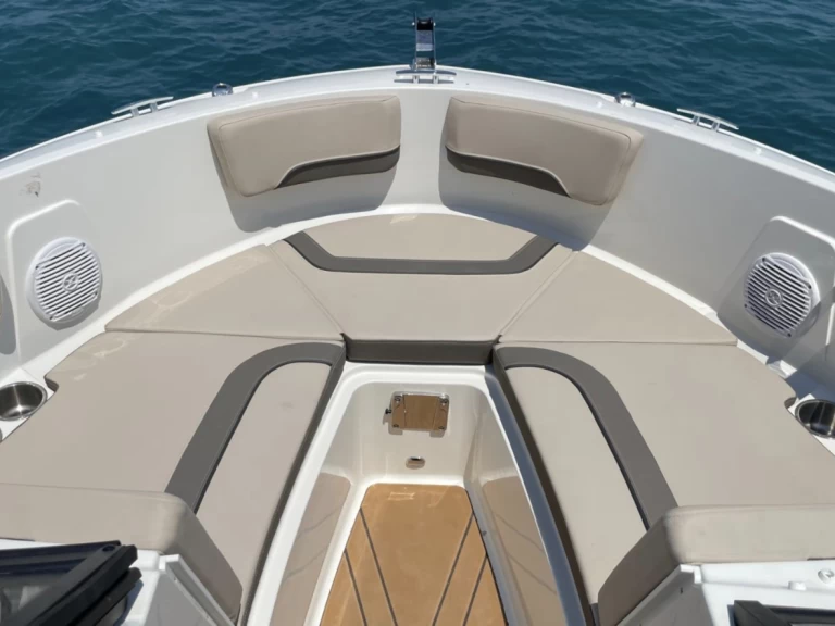 Bayliner VR6 OB de alquiler a Poreč