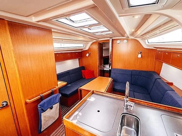 Alquiler Betina - Bavaria Bavaria Cruiser 37 B en SamBoat