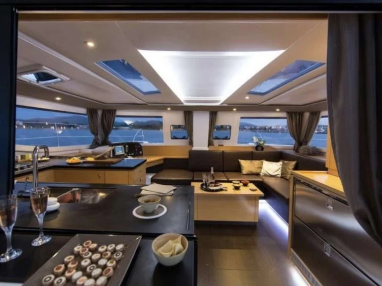 Alquiler de Fountaine Pajot Mahana en Polinesia Francesa