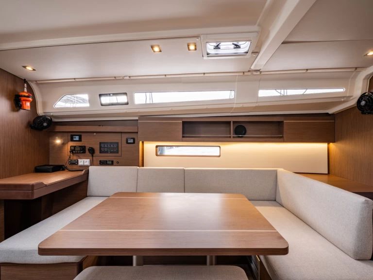 Alquiler de barcos Néa Péramos barato de Oceanis 40.1