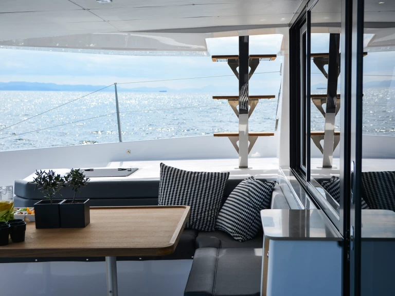 Alquiler de Dufour Dufour Catamarans 48 Sail en Lefkáda