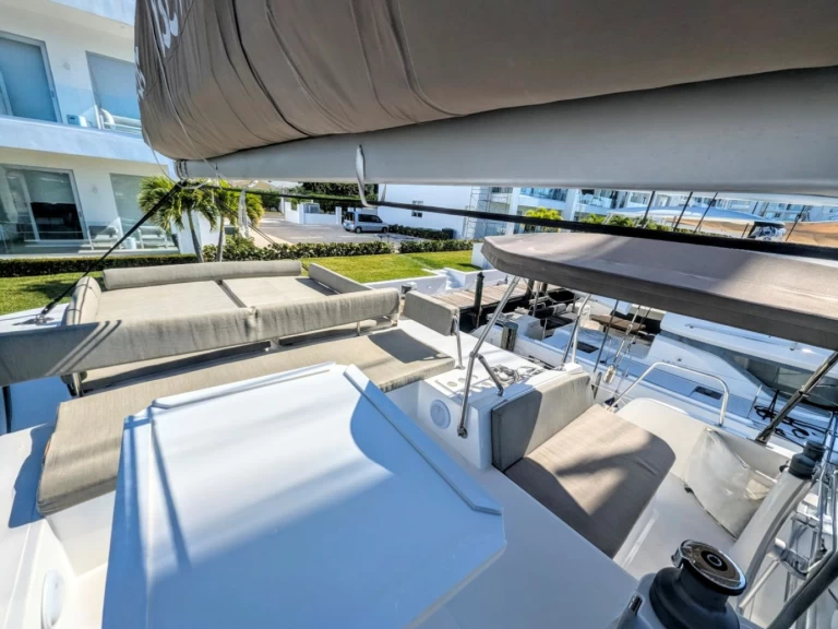 Alquiler Catamarán Bali con o sin  título de navegación