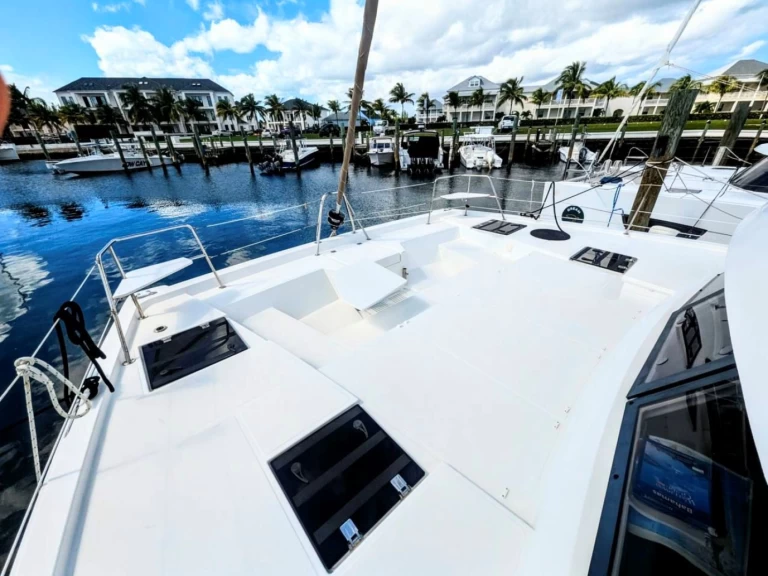 Alquiler de barcos Nassau barato de Bali Catspace Voile