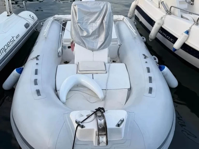 Alquiler de embarcaciones Bwa Bwa 550 enAci Trezza en Samboat