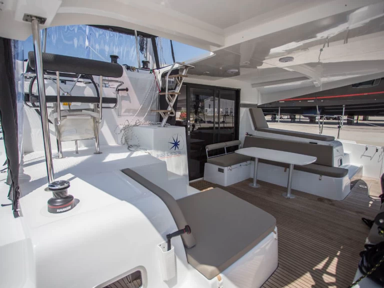 Alquiler de Lagoon Lagoon 42 en Álimos