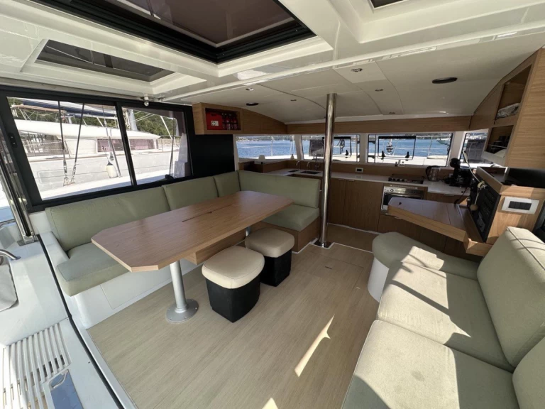 Catamarán para alquilar Ðuraševići al mejor precio