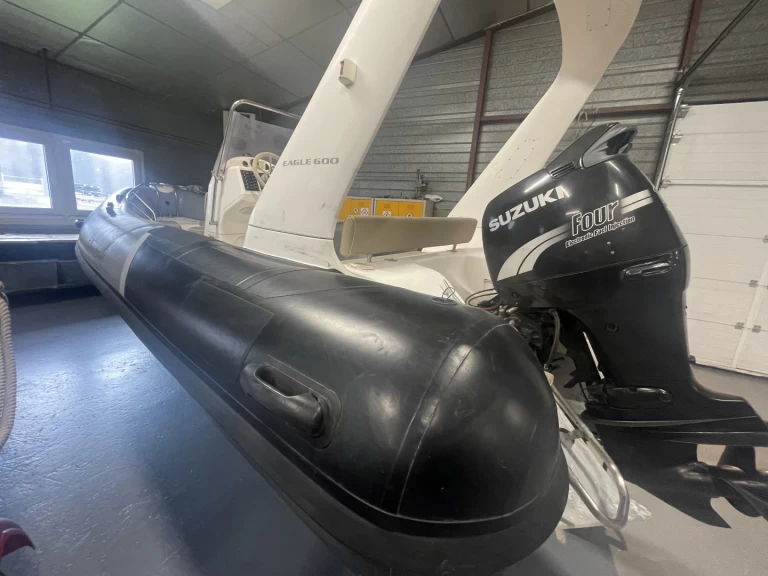 Alquiler Neumática Brig con o sin  título de navegación