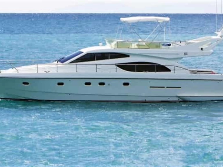 Alquiler de Ferretti 53 FlyBridge  en Toúrlos